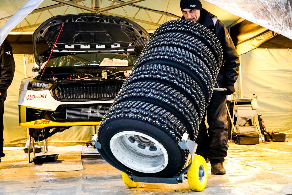 Y471147HD Tire Tyre Cart